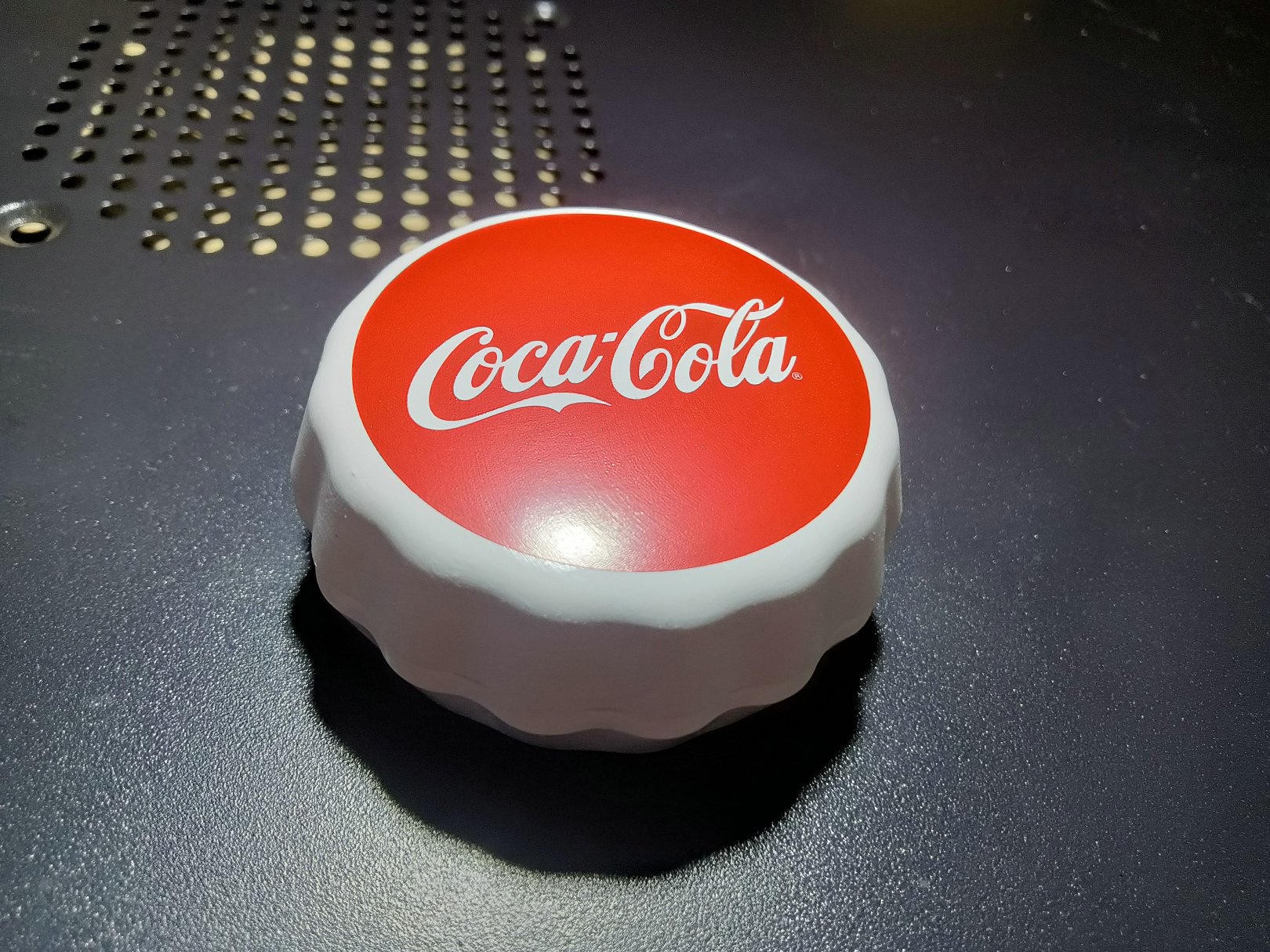 AUCHAPA — 形状像饮料盖的无线蓝牙耳机。促销礼品